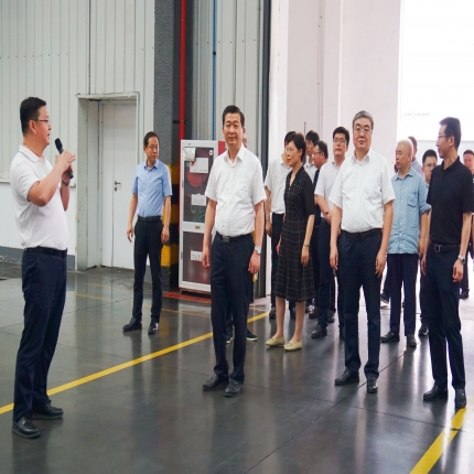 泰州市委常委、統(tǒng)戰(zhàn)部部長張小兵一行來泰隆調(diào)研